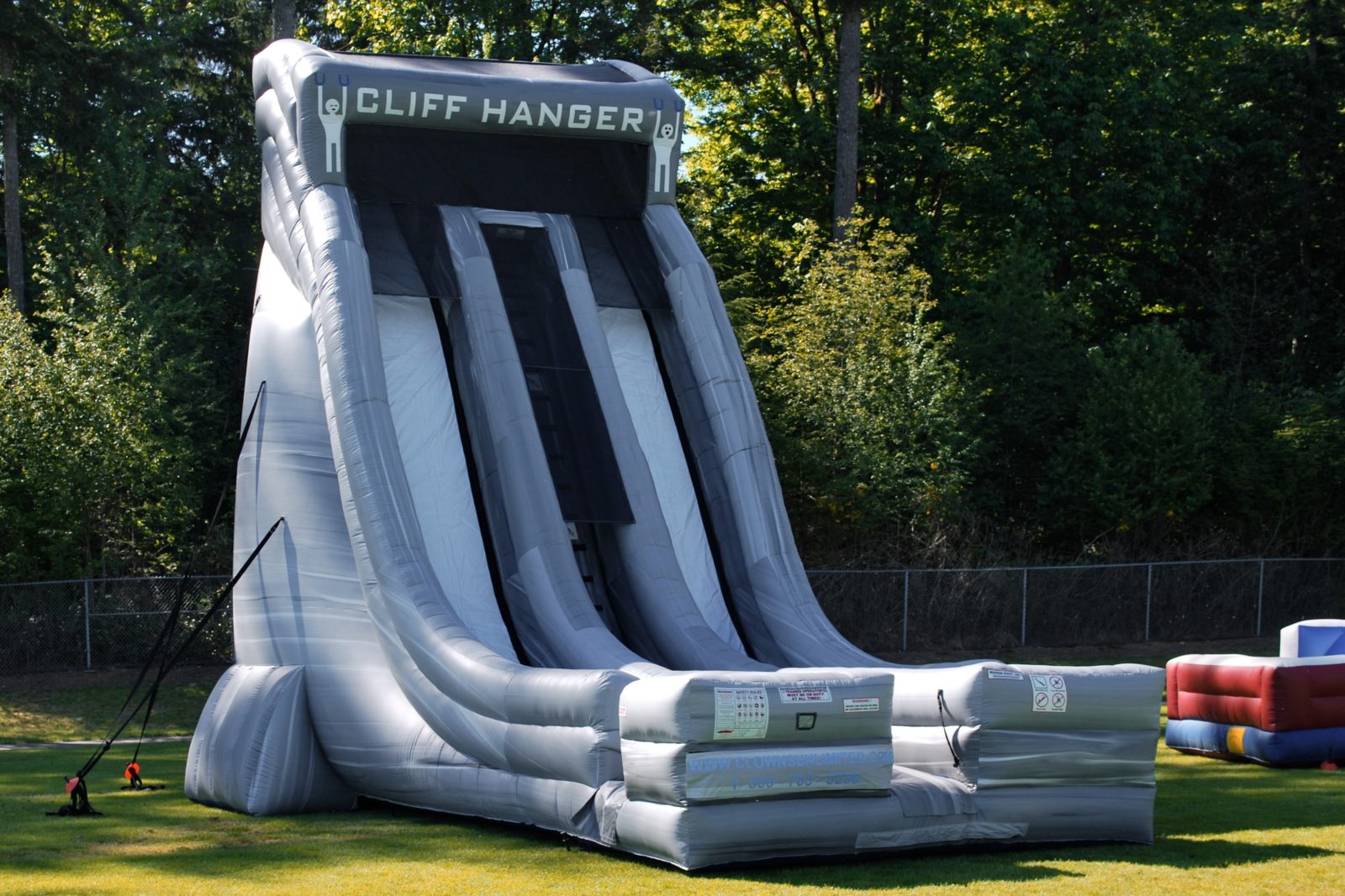 27′ Cliffhanger Dual Lane Slide