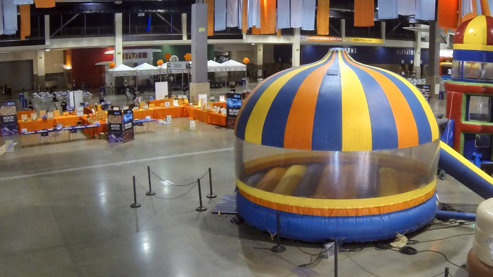 20′ Round Moon Bounce