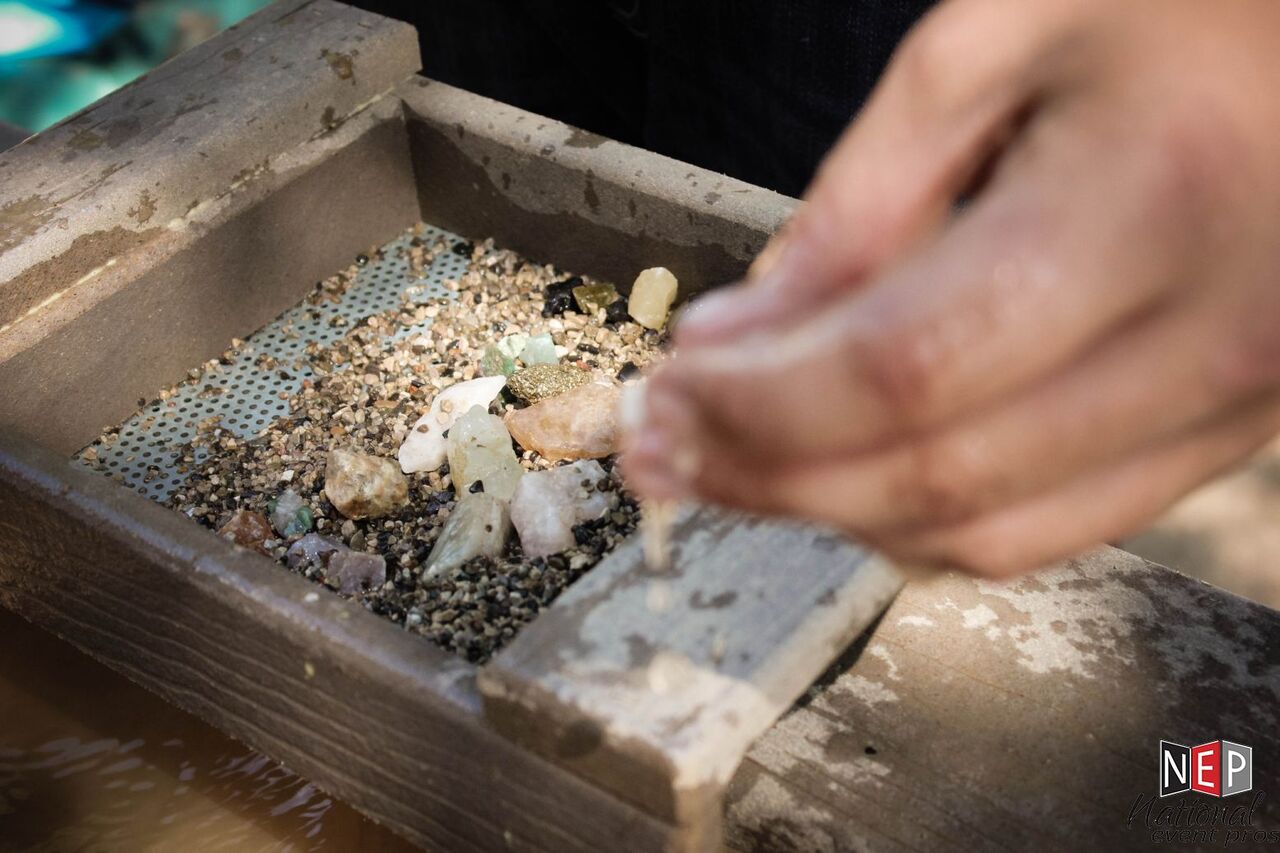 Frontier Treasure Panning