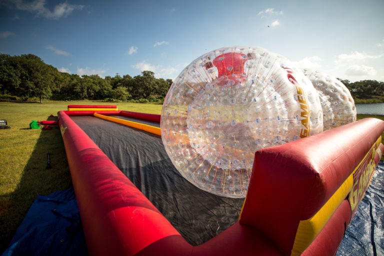 18 Best Giant Games for Parties This Summer