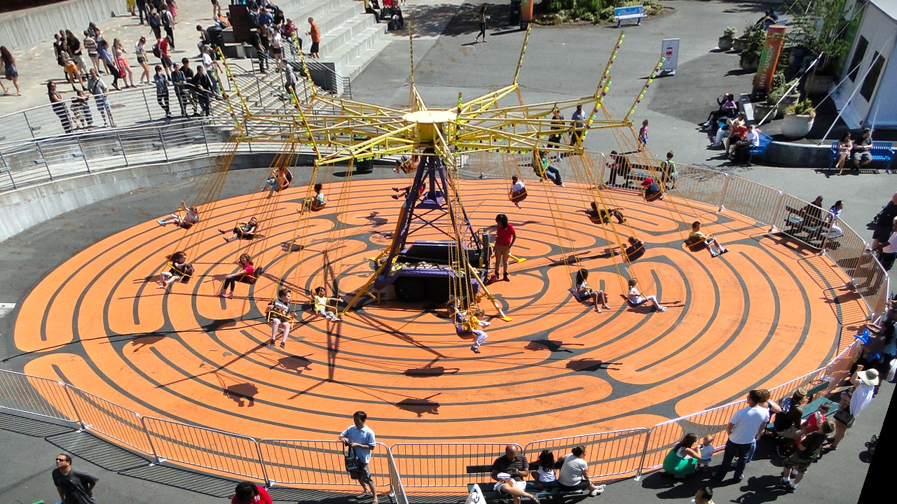 swing chair ride at the city center