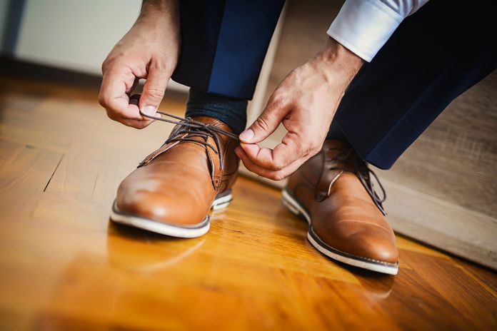 man tying his shoes 