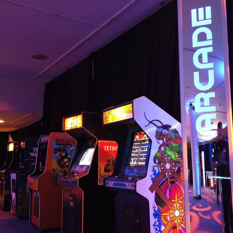 arcade gaming lounge experience