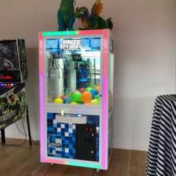 arcade claw machine game